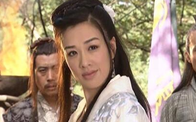 她水性杨花,虽为马大元的妻子,却不守妇道,勾搭白世镜,全冠清等人.