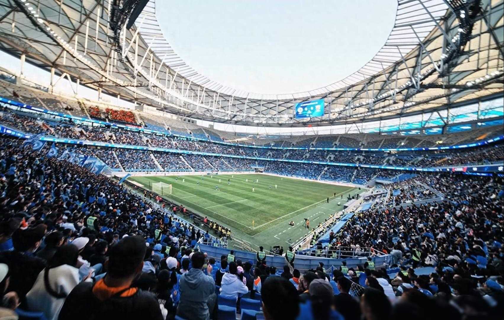 中国最佳足球场地揭秘大连足球城