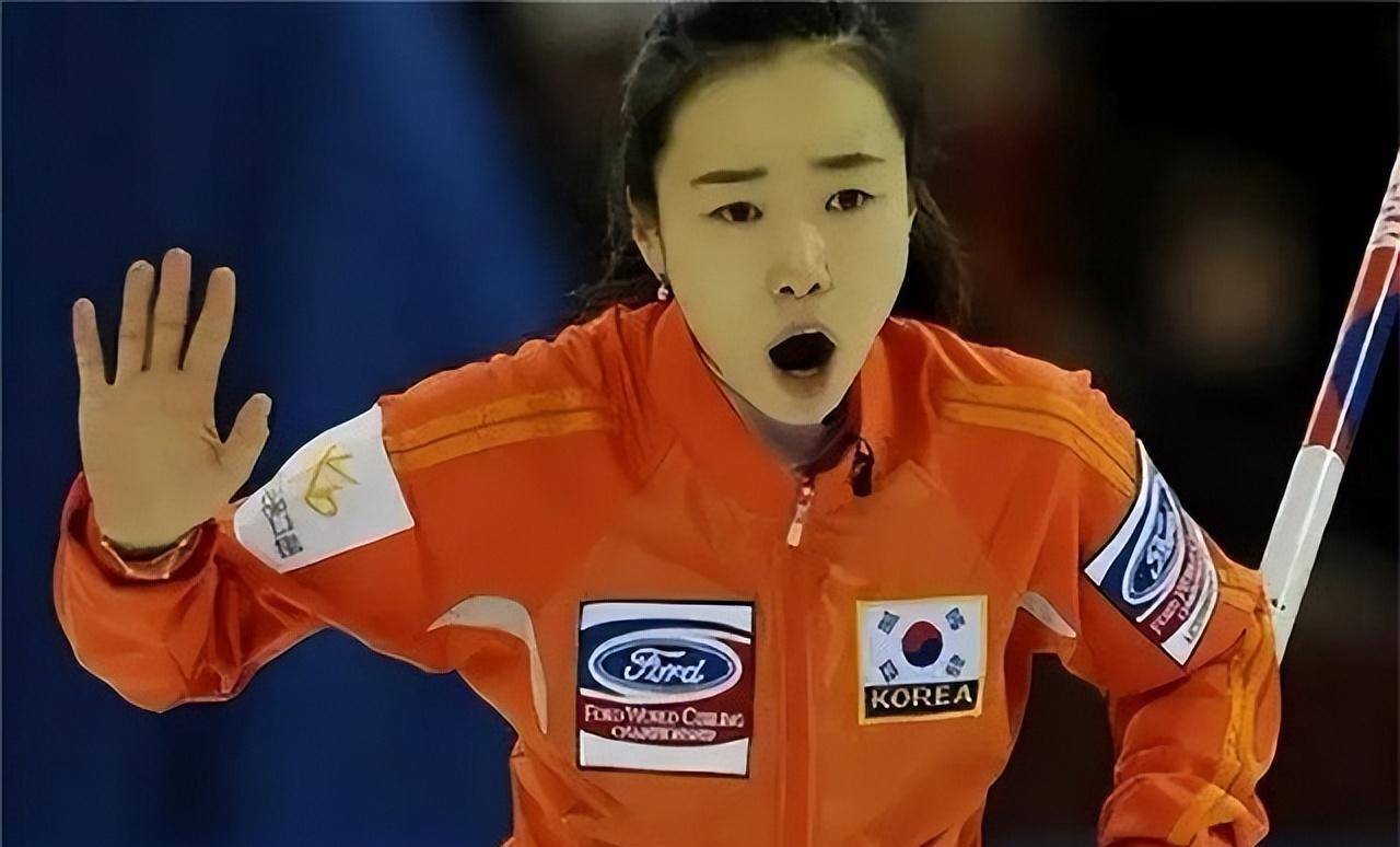 韩国冰壶女队金智善图片
