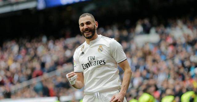 本泽马领跑射手榜助攻榜打出世纪最佳开局梅西c罗都不如他