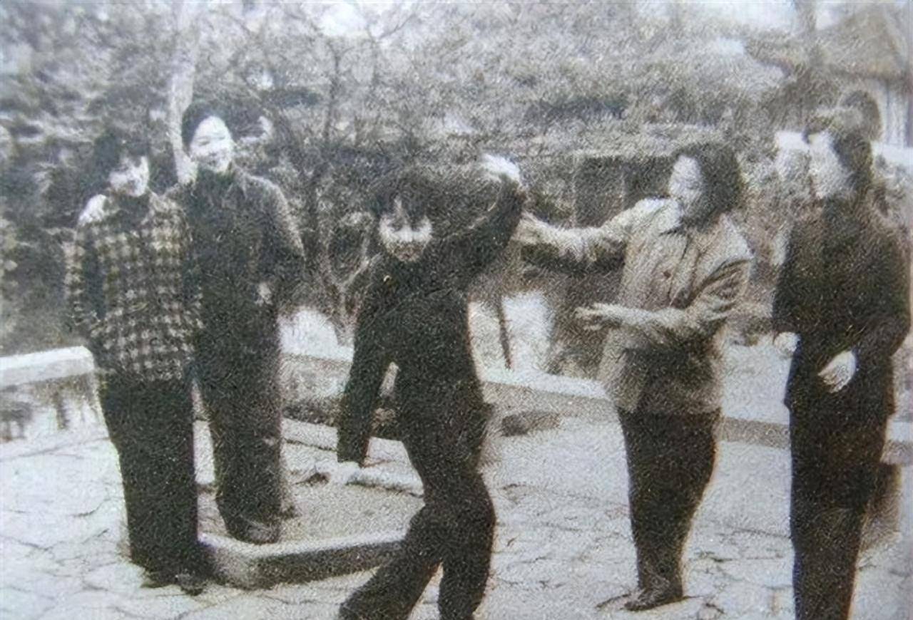 "阿庆嫂"扮演者洪雪飞 52岁命丧山沟,丈夫以特殊方式怀念