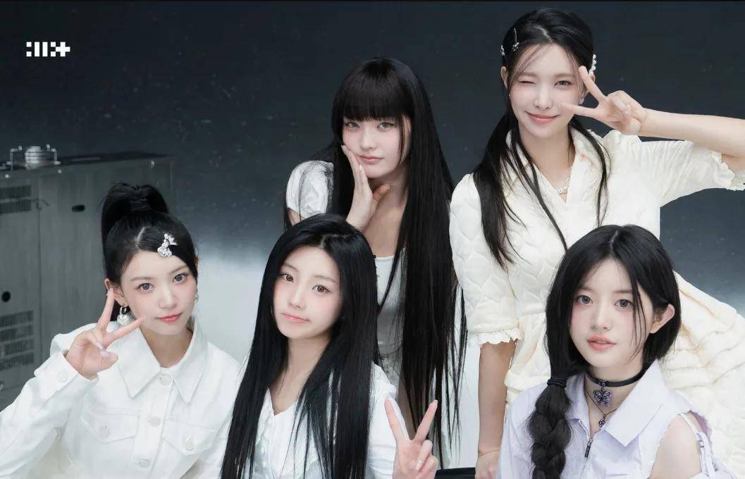 韩娱越来越离谱!女团新歌暗藏摇床声,全员幼态打扮最小才16岁