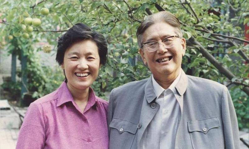 原创外交部长乔冠华后人今何在长子子承父业女儿现今家喻户晓