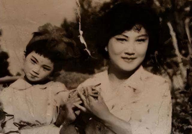 原创回顾何庆魁儿子直播时语出惊人称父亲嫖不动了每月1万就够花