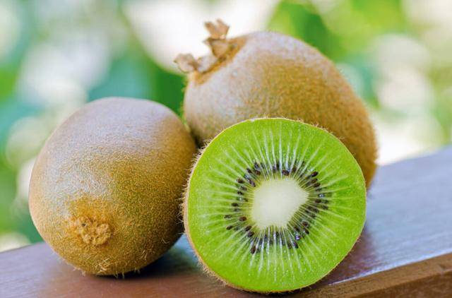 "猕猴桃"不能随便吃?医生:这5类人平时尽量少吃,建议_