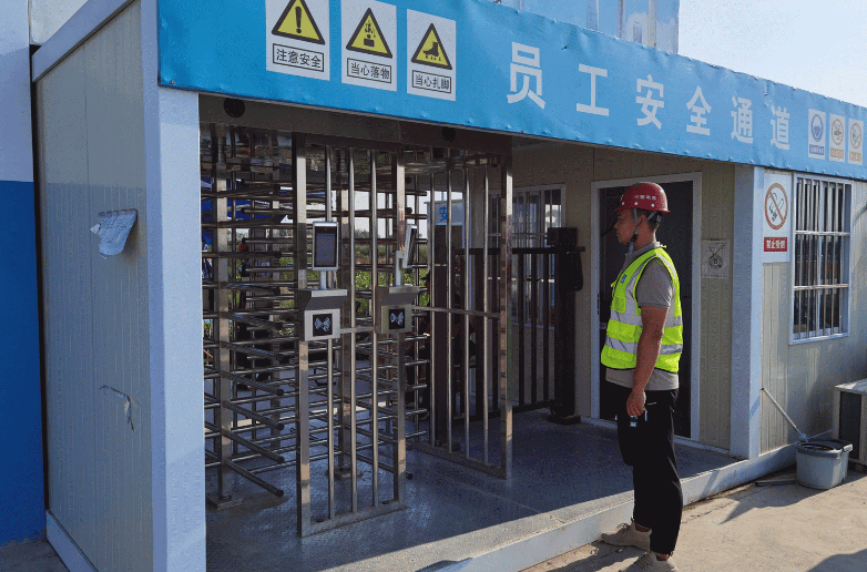 智慧工地实名制通道闸机的功能特点是什么?_管理_人员_数据