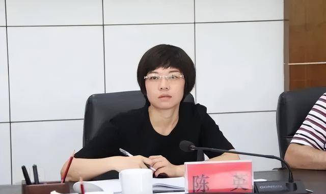 辞去了在县城当老师的工作,来到龙州县水口镇担任副镇长