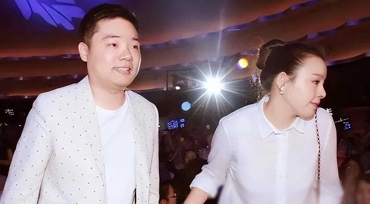 丁俊晖晒幸福全家福庆生夫妻幸福满满六口人其乐融融