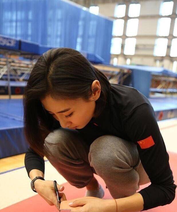 蹦床公主何雯娜气质无双