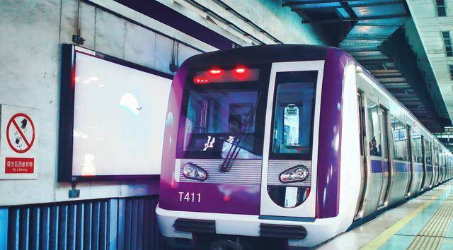 原创因骆驼祥子而遭污蔑老舍怒摔身上的牌子受尽屈辱自杀离世