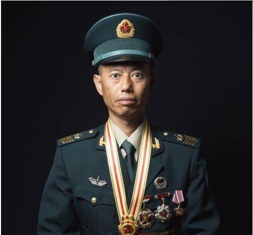 仅初中毕业却被聘为火箭军客座教授有人不服组织却意见统一_王忠心_荣