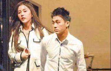 后来何猷君和女歌手coco在一起了,四太太也夸coco很好,但是还是分手