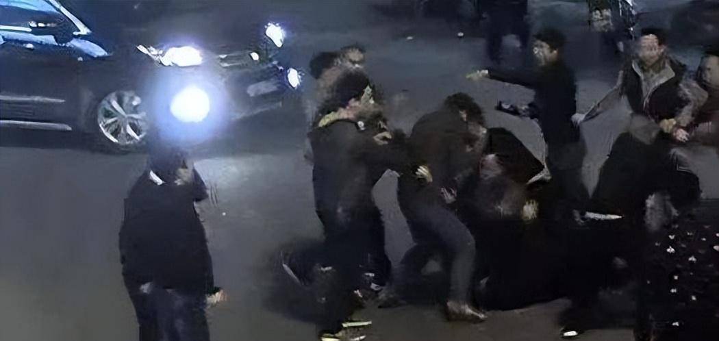 广东黑老大许建强,围殴崩牙驹,疯狂敛财数亿,最终下场大快人心_阳江