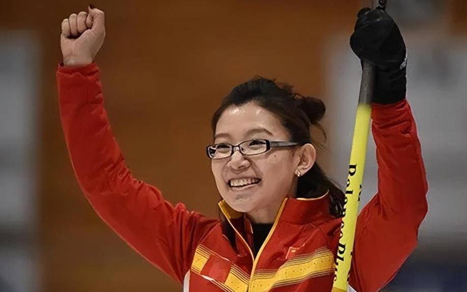 原创冰壶女神王冰玉近况退役经商很成功老公是博士38岁越来越美