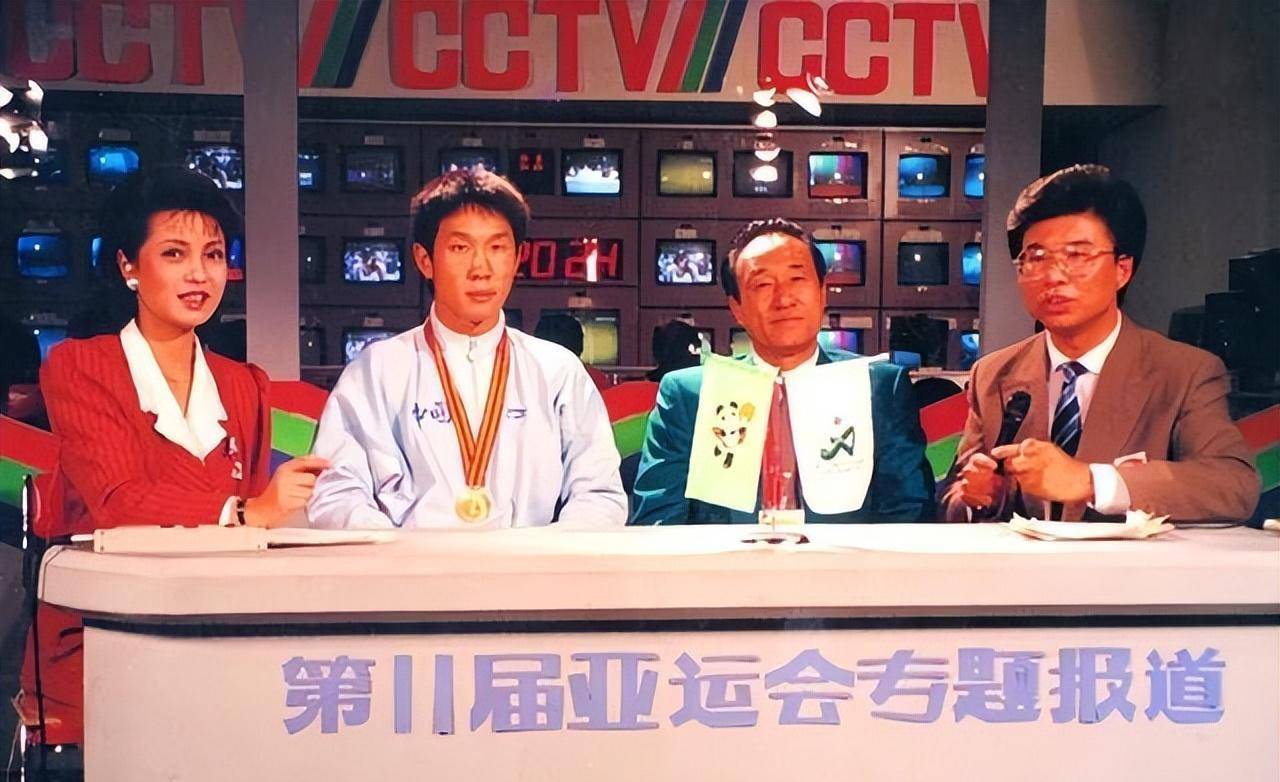 原创广东一枝花侯玉婷曾和霍震霆传绯闻如今65岁成了模范婆婆