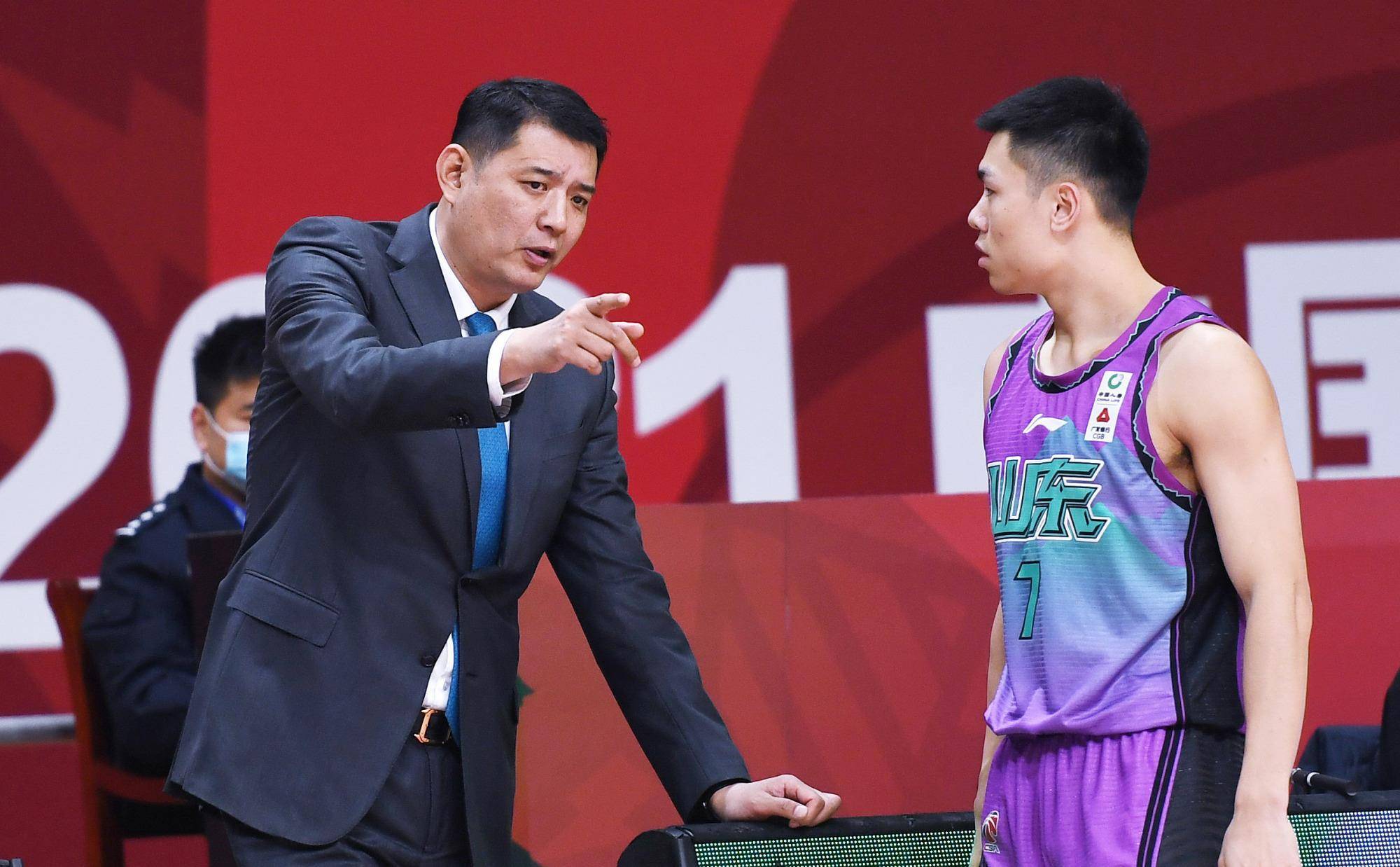 他被巩晓彬带进山东队,却被丁伟摁在板凳席,用67个字总结_刘毅_山东