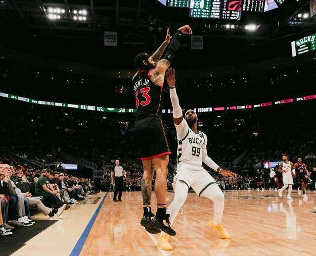 猛龙惊艳击败雄鹿利拉德个人表现缺失