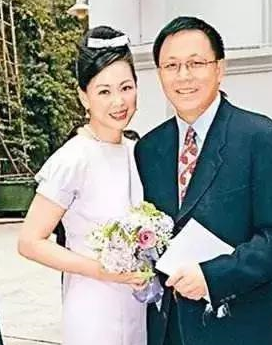 鲜肉爱了6年,被父亲活活拆散,嫁富商48岁受孕失败_王馨平_郑嘉颖_时候