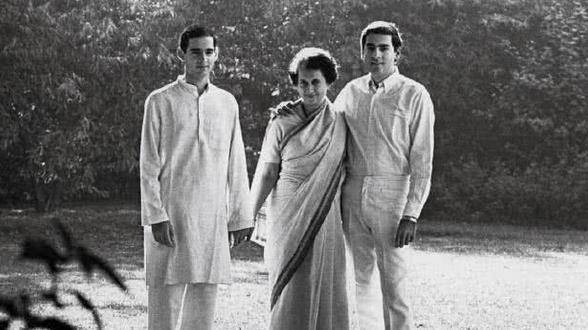 原创印度唯一女总理英迪拉强制400万男性绝育67岁被两名警卫枪杀