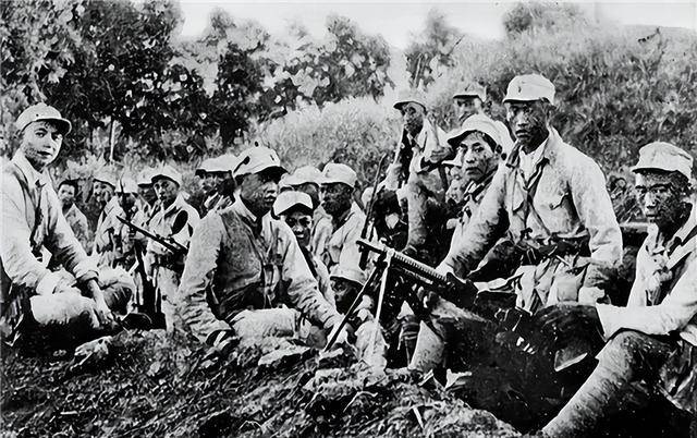 我军战斗中缴获两挺机枪,战士们高兴地擦拭,忽然发现个大问题_日寇_弹