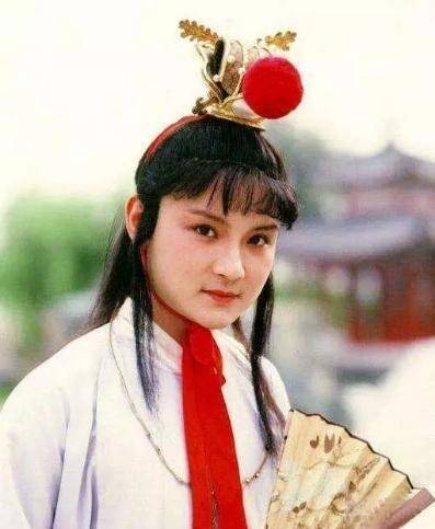 凤姐为宝黛的出格举动打圆场宝玉却不识凤姐苦心贾母坐不住了