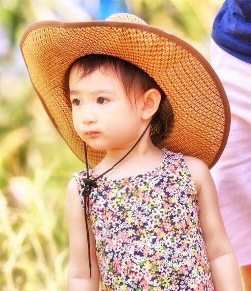 不过长大后的奥莉却被指变化不小,越长越像妈妈李安琪了