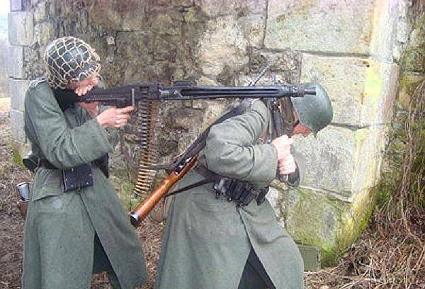 希特勒的电锯mg42号称上世纪最好的机枪射击声就是死神的召唤