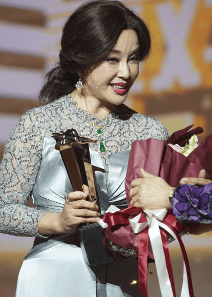 原创人间清醒73岁还四婚的不老女神刘晓庆今幸福到流油