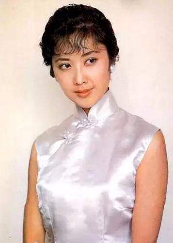 她是"中国第一美女",结婚两次未生子,如今68岁愈发迷人了_朱琳_工作