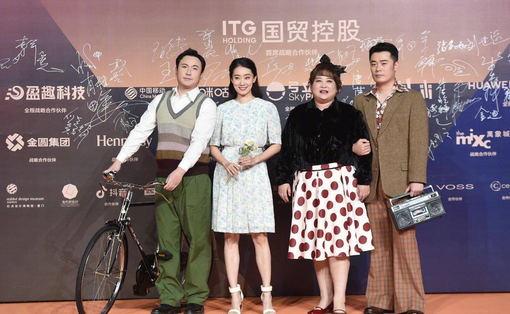 原创贾玲发文自行车没坐上华子也没见到结果佟丽娅的回复拉仇恨了