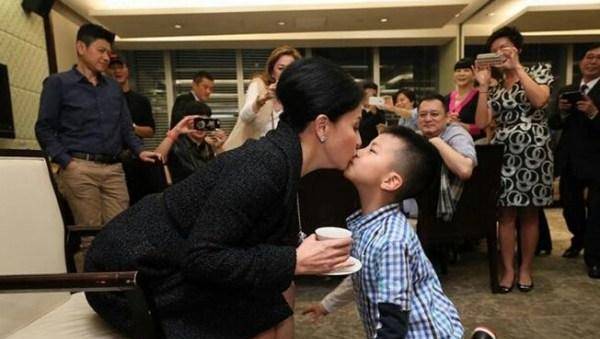 原创刘嘉玲被问为啥不生孩子刘嘉玲表示他不愿意自己只能认干儿子