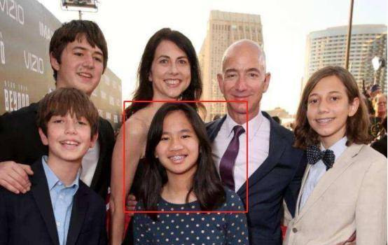 原创因中国养女生活节俭富豪贝佐斯规定每个星期必须花完5万美金