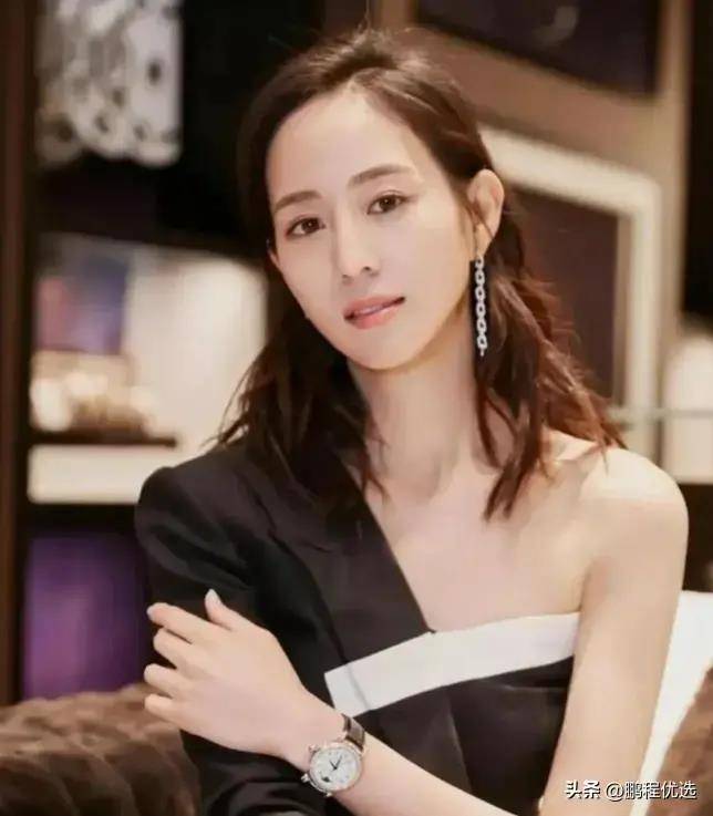 张钧甯一点都不像四十的,她长得很年轻而且给人一种很舒服的感觉_气质