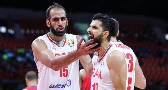 伊朗队首发:哈桑扎德,雅克查理,贾姆西迪,巴赫拉米,哈达迪突尼斯男篮