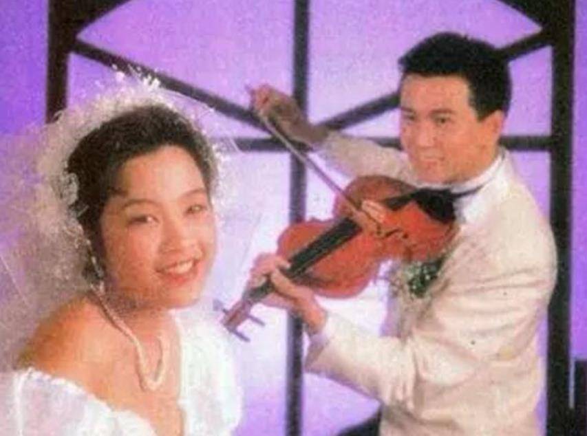 和陈梅馨恋爱了两年后,温兆伦遇到了公司助理潘燕妮.