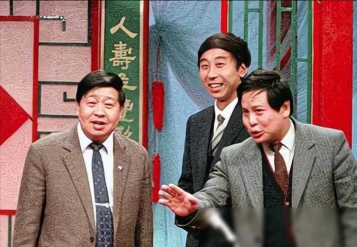 原创冯巩携弟子扫墓马季场面庄重显大师风范网友纷纷点赞