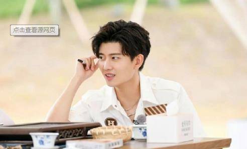 认真观察发现,任嘉伦在节目中的表现,相比较于其他几个人,确实有些