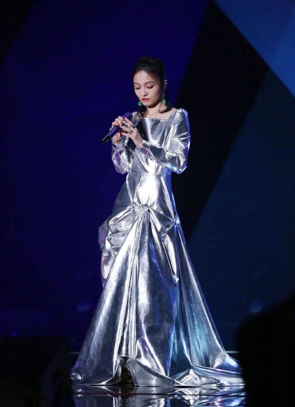 成为大牌收藏家张韶涵可没少花钱
