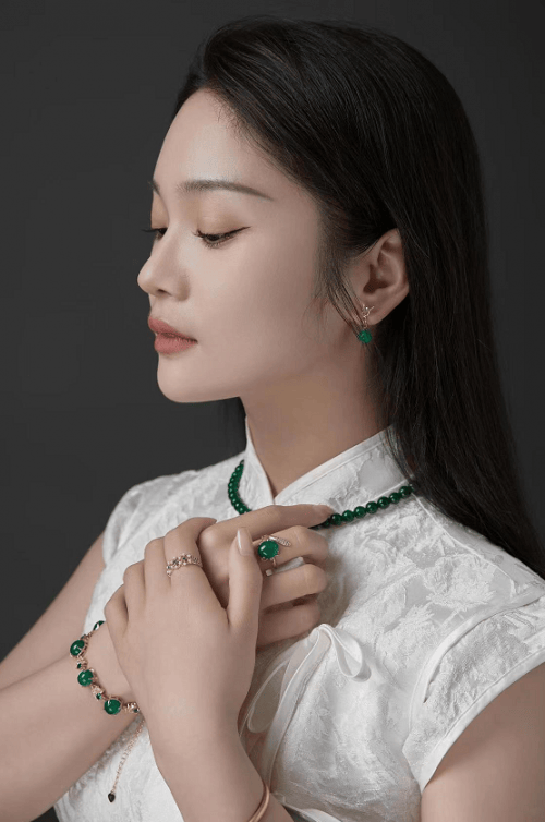 张九华关爱女性健康形象大使倡导女性健康展现卓越风采