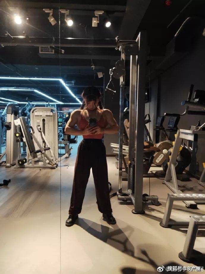 健身_肌肉_姐姐