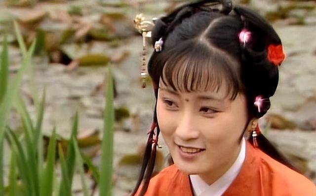 冯渊对香菱一见钟情薛蟠对香菱穷追不舍香菱为何逃不开悲剧