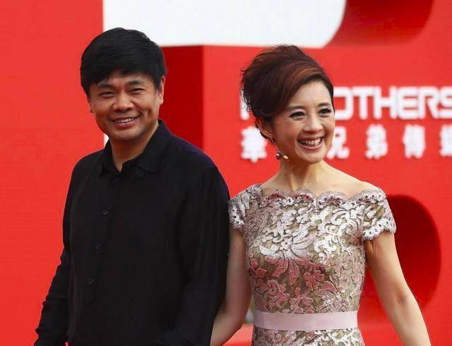 本是纯洁女神,却钟情于"丑男",这6位美女明星,口味真独特_许戈辉_杨澜