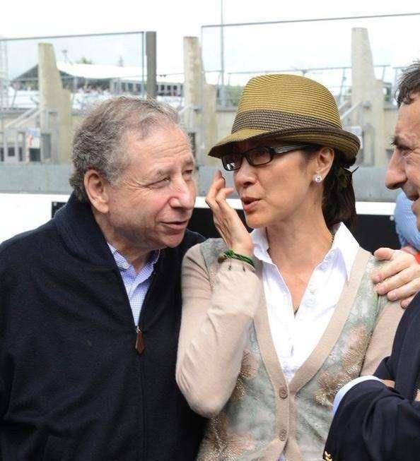 从电影公司老板到年长16岁的法拉利总裁细数杨紫琼的坎坷爱情