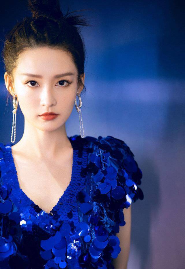 原创北京舞台女艺人同台比美迪丽热巴美若天仙艳压群芳我却被李沁吸引