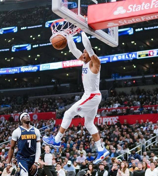 原创马龙不满裁判的双标投篮和驱逐乔治推了掘金还吃亏约基奇绝杀不中