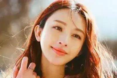 汪小敏是一位多才多艺备受瞩目的艺人