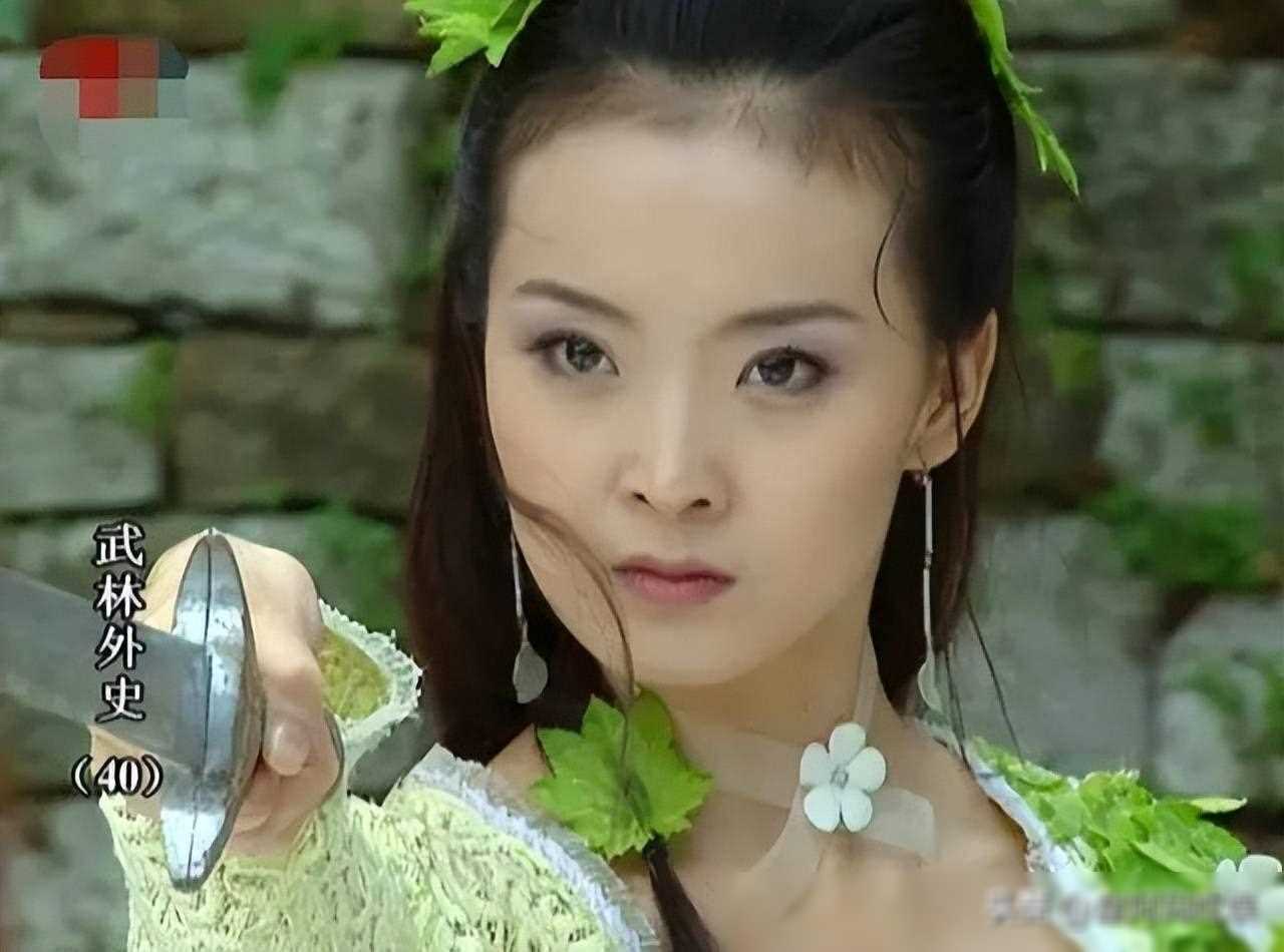 原创50岁王艳开机照状态差引发热议生图下老态明显