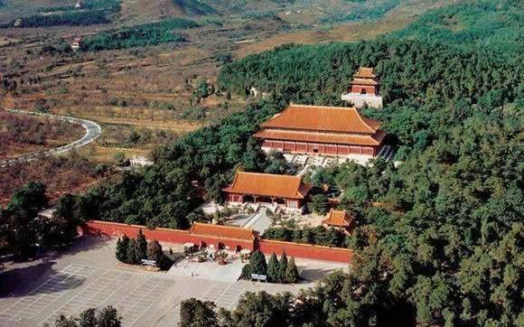 为什么明十三陵只有定陵被挖,清朝皇帝陵却有一半被盗