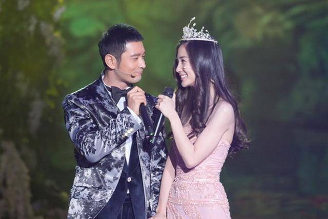 从文字上可以看出,他们是和平分手的,也不知道黄晓明和angelababy在私