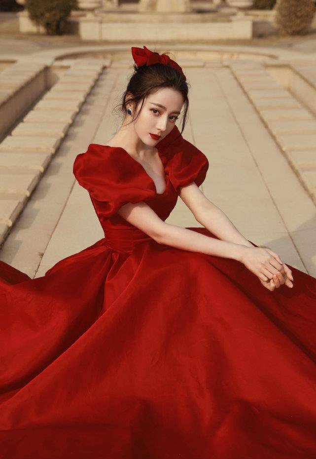 比美,迪丽热巴美若天仙艳压群芳,我却被李沁吸引_鞠婧祎_晓彤_身材